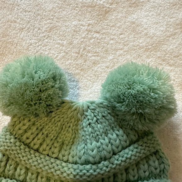 C.C. Baby beanie with pom poms mint green very good condition - Picture 3 of 8